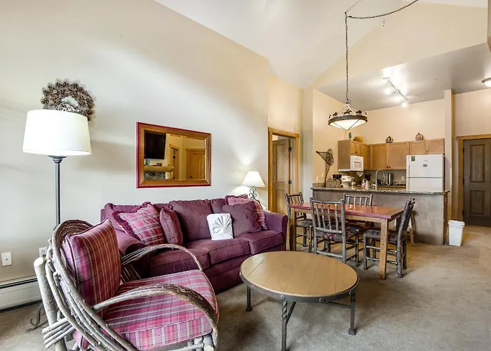 Apartment Lofty Quarters #409 *