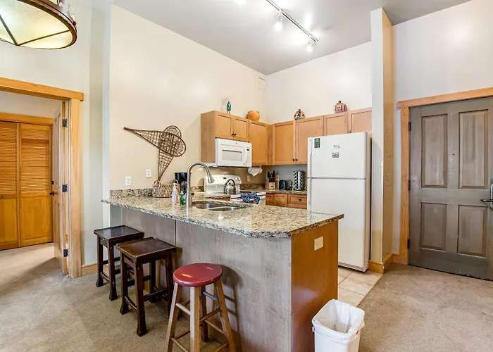 Lofty Quarters #409