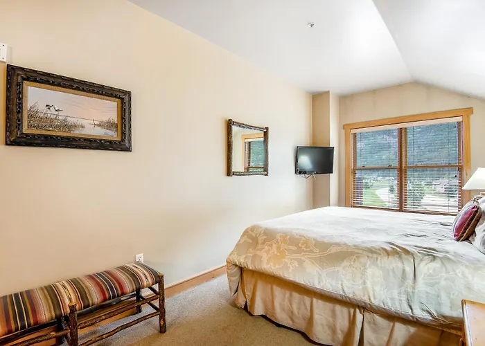 Lofty Quarters #409 *