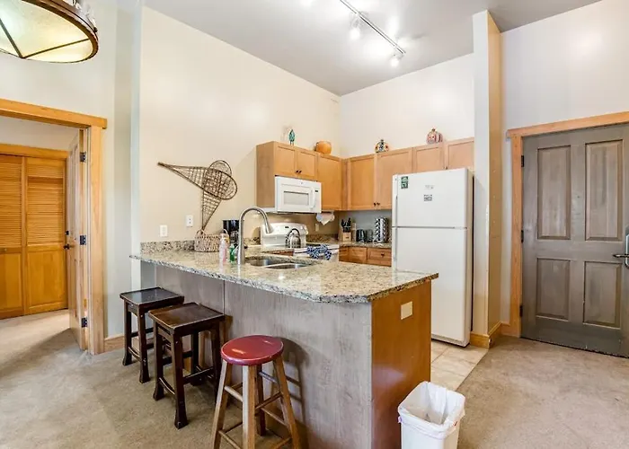Apartment Lofty Quarters #409