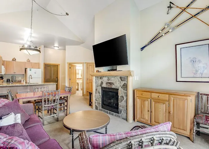 Apartment Lofty Quarters #409 *