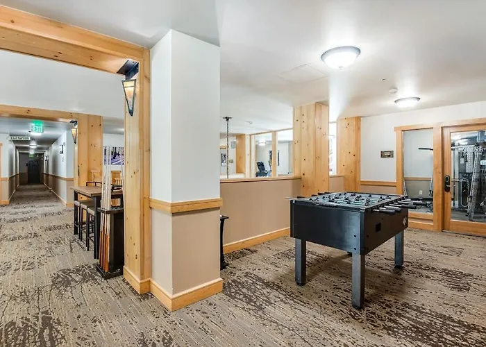 Lofty Quarters #409 Apartment